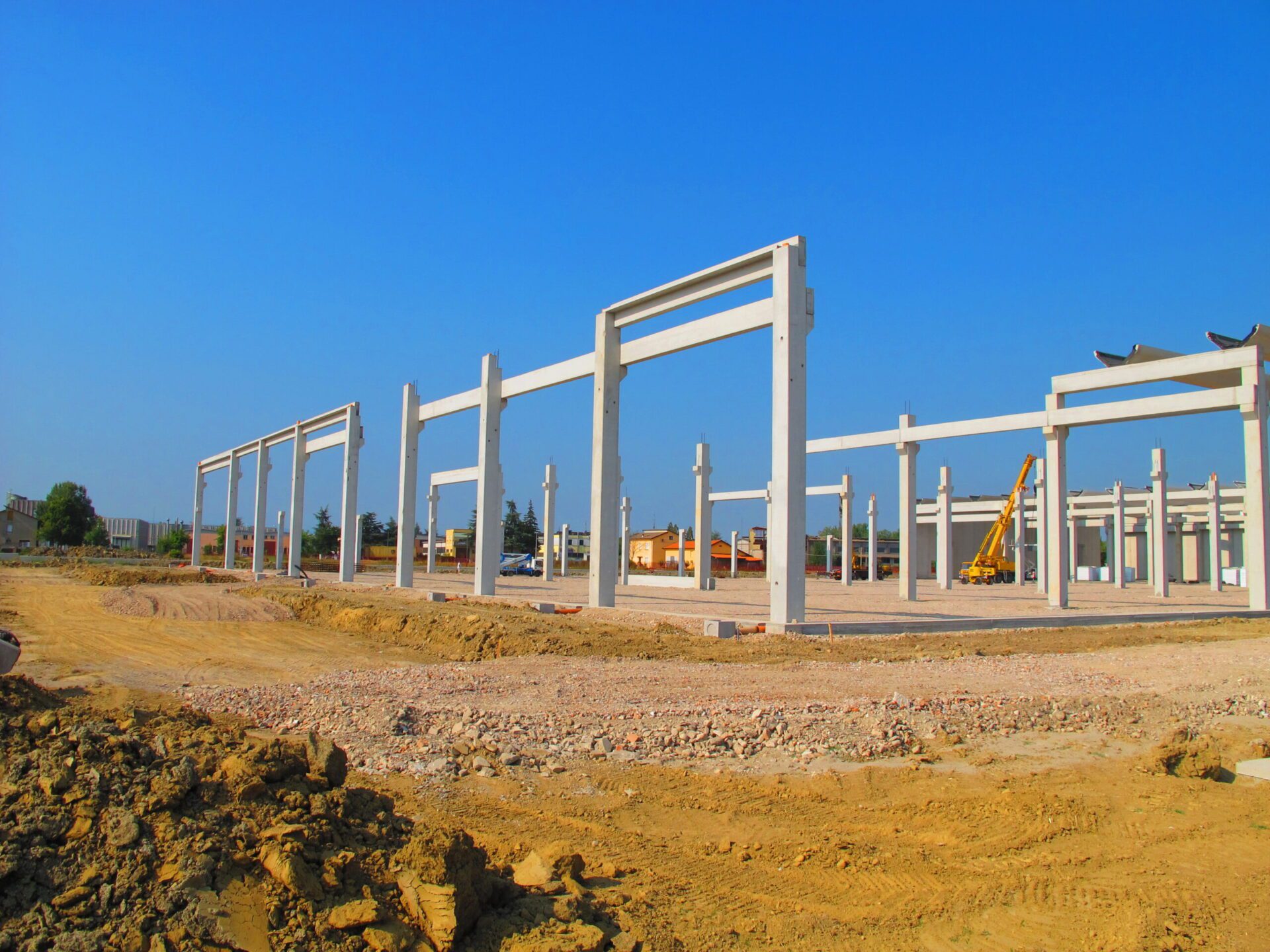 Inizio dei lavori edili per stabilimento aziendale.