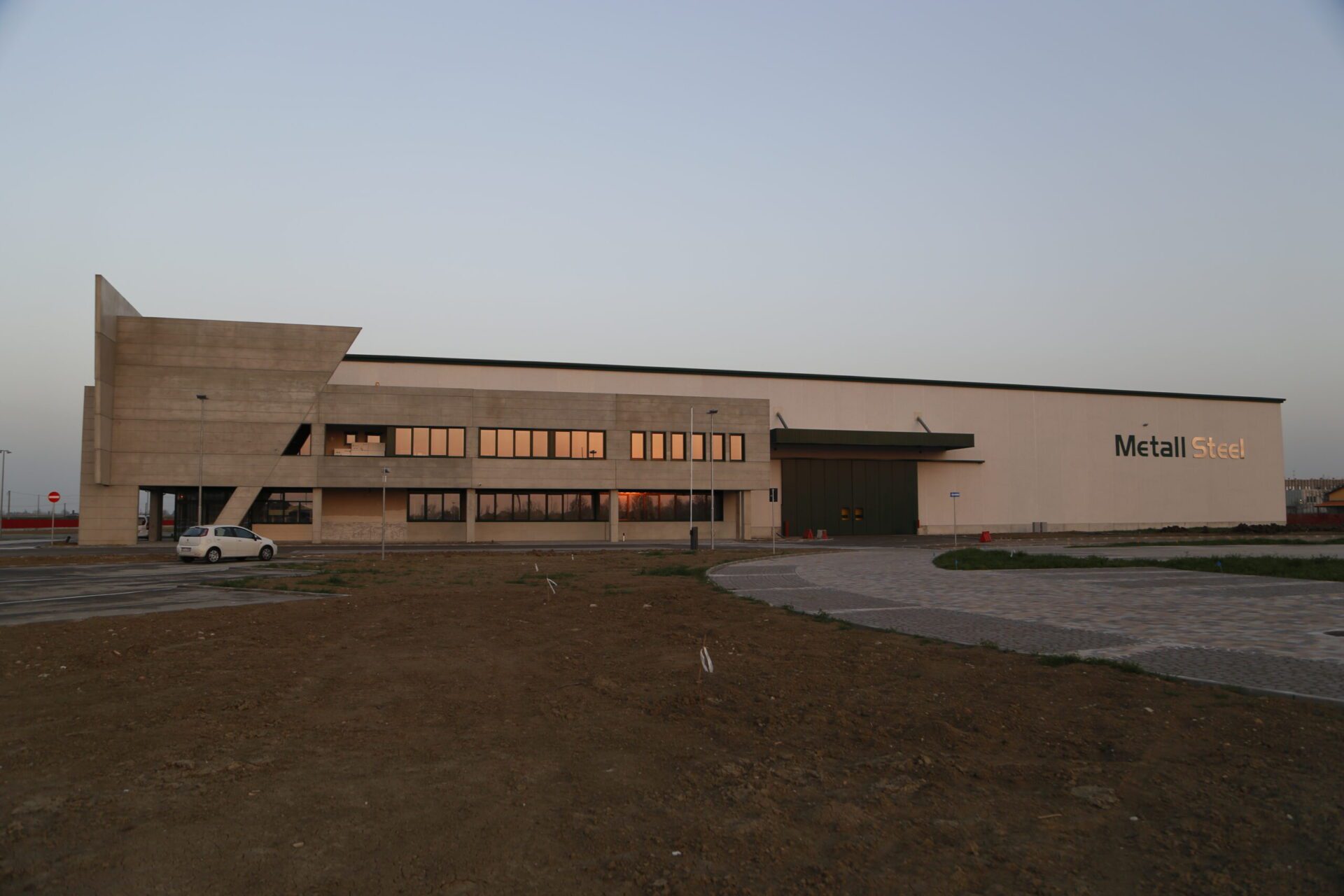 Vista complessiva di stabilimento produttivo di Metall Steel.